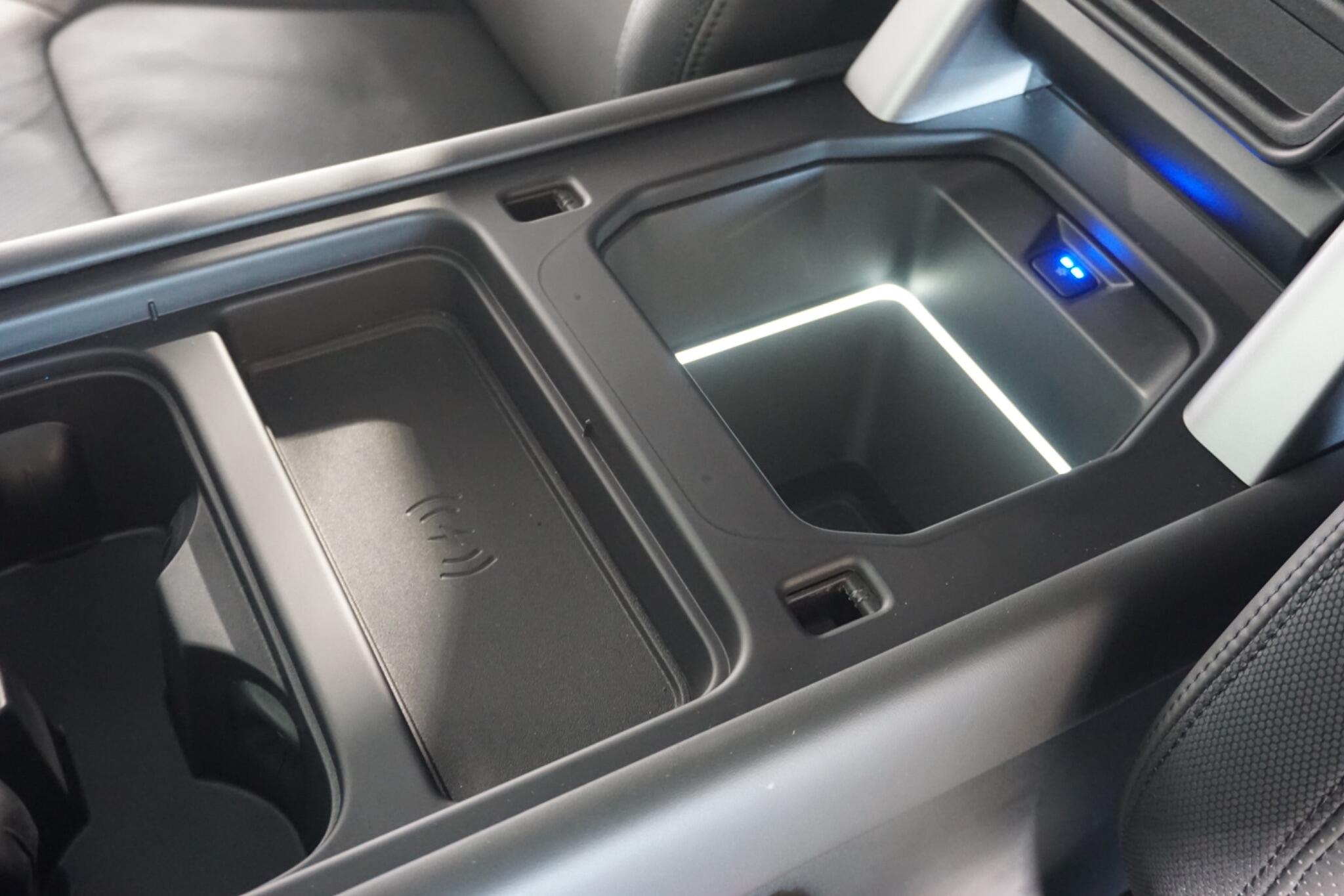 Land Rover Defender 110 2.0 P400e 15.4kWh X-Dynamic HSE SUV 5dr Petrol Plug-in Hybrid Auto 4WD Euro 6 (s/s) (404 ps)